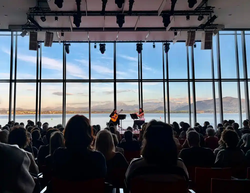 Magical flute and guitar. Concerts full of character and identity by the international duo: Amalia Tortajada and Andrea González Caballero.